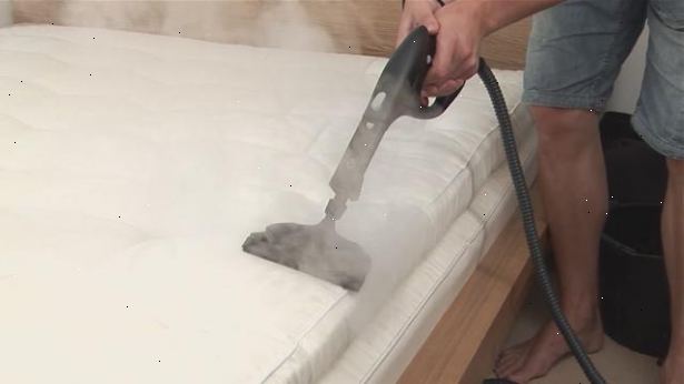 Hur att rengöra en madrass. Prova att använda en klädsel renare.