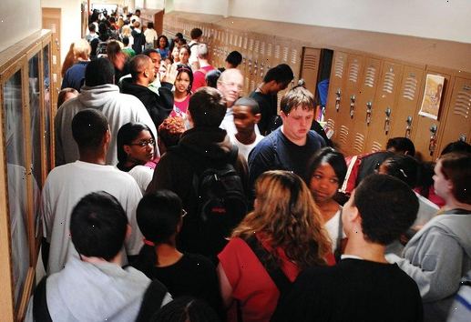 Hur kan man förhindra din tonåring från att falla ut ur skolan. Identifiera varför din tonåring vill hoppa av skolan.