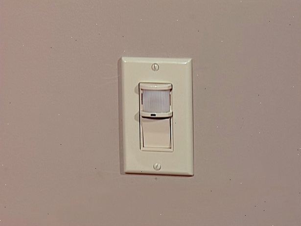 Hur man installerar billiga motion inomhus sensor belysning. Stäng av el till armatur (er) som ersätts.