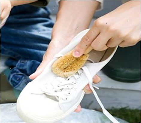 Hur man tvättar skor. SNÖRA UPP dina skor.