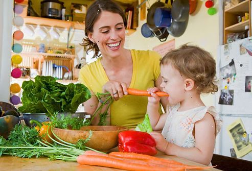 Hur får dina barn att äta mat som de inte gillar. Ber om ursäkt till dina barn för något negativt beteende avseende mat från din sida.
