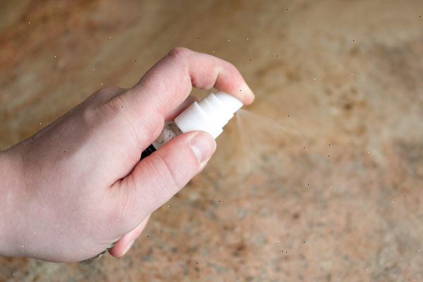 Hur täta granit. Utför testet pappershandduk för att avgöra om din granit behöver tätas.