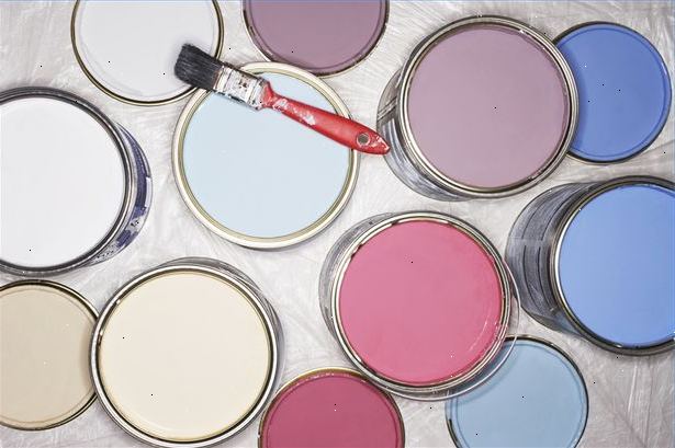 Hur man blandar färger för att göra rosa. Om du använder akryl eller olja, blanda vit och röd färg.