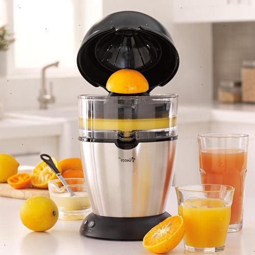 Hur man gör apelsinjuice. Mjuka upp den orange.