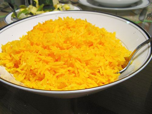 Hur man lagar gula ris. Samla ingredienserna (det är till hjälp för att mäta dem först).