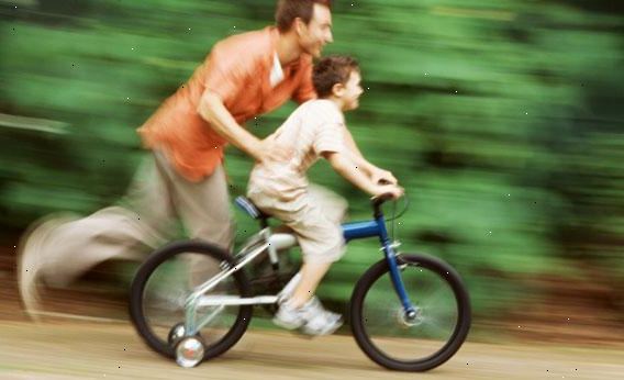 Hur man lära ett barn att cykla. Uppmuntra ditt barn att rida sin cykel.