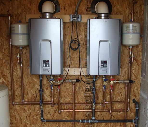 Hur man installerar en tankless varmvattenberedare. Det rekommenderas starkt att du använder speciell facklig anslutning sätter för vattenförsörjningen som anställer bypasskapacitet.