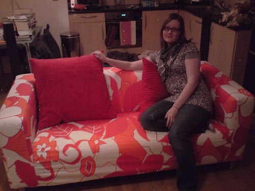 Hur att förnya en soffa på en budget. Tänk på kostnaderna.