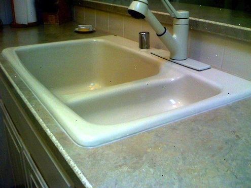 Hur täta diskbänken. Se till att kanten på diskbänken är ren och torr.