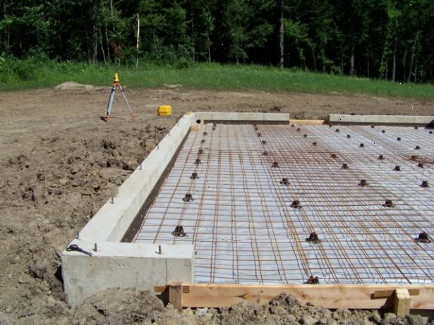 Hur att hälla ett betongfundament. Bestäm om din foundation kommer att vara ytlig eller djup.