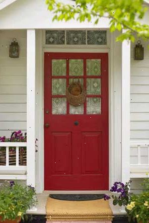 Hur man målar en ytterdörr. Välj vilken typ av färg för din ytterdörr.