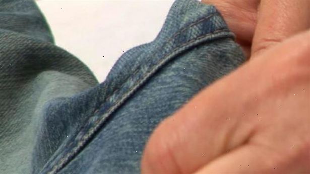 Hur tar man bort tuggummi från kläder. Vik plagget eller tyget så att gummit är vänd utåt.