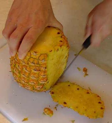 Hur man skär en ananas. Välj en god kvalitet ananas.