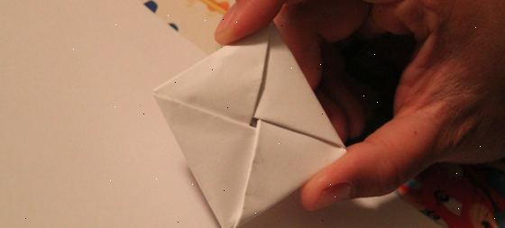 Hur att vika papper i en hemlig anteckning torg. Använd ett Letter-storlek papper.