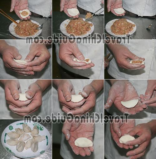 Hur man gör dumplings. Mät bakning mix genom att ösa bakning mix i en mätglaset.